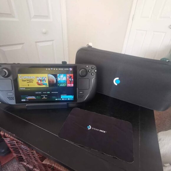 Steam Deck 512 GB w/ Docking Station - LCD - Perfect Condition - Picture 2 of 6